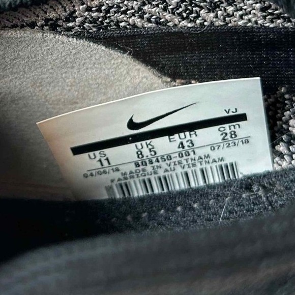 Nike Epic React Flyknit Running Shoes Sneakers Black Athletic Womens Size 11 - Picture 14 of 15